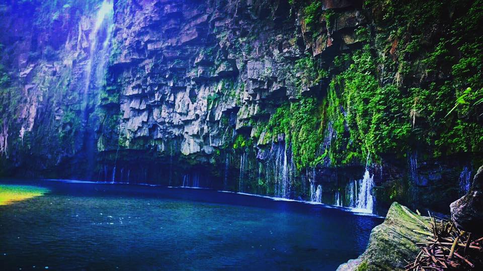 ②鹿児島（雄川の滝）...険しい道の先に突如現れる絶壁の異空間は感動もの。 